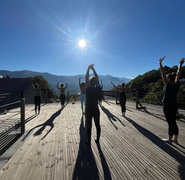 Yoga sur le toit terrasse
